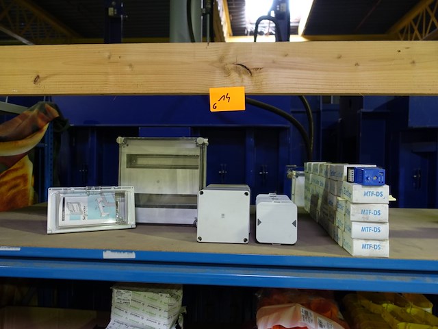 Lot uni-timer + diversen - afbeelding 1 van  14