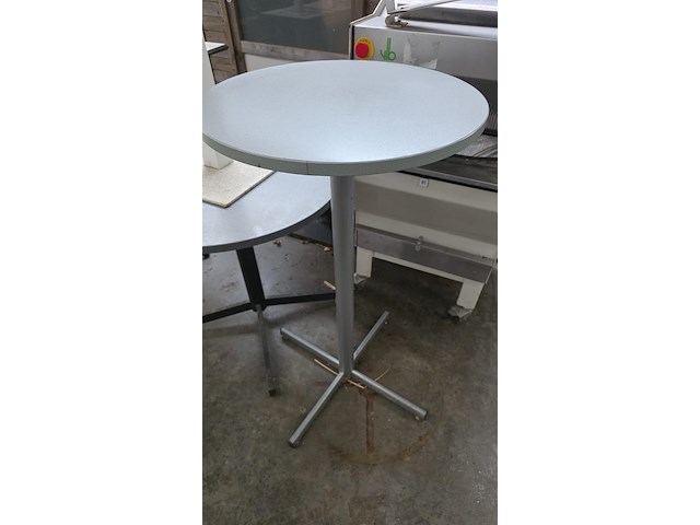 Lot v diverse terrastafel - afbeelding 1 van  5