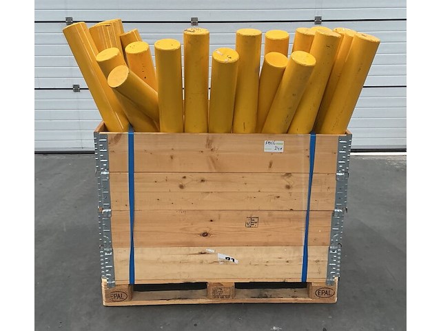 Lot van 10 gele stalen beschermpalen / rampalen (dia. 114 mm - in te betonneren) - afbeelding 1 van  7