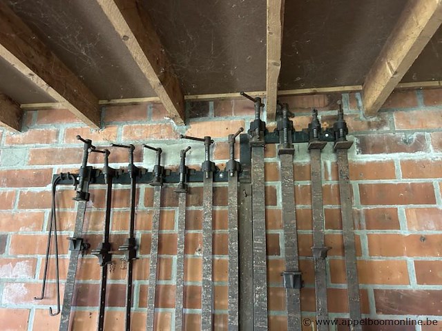 Lot van 10 metalen lijmklemmen. - afbeelding 2 van  2
