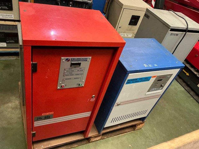 Lot van 11 heftruck opladers heftruck toebehoren - afbeelding 11 van  23