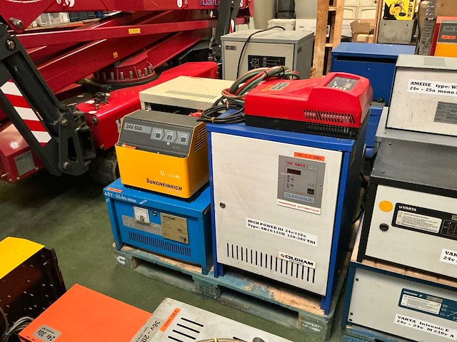 Lot van 11 heftruck opladers heftruck toebehoren - afbeelding 1 van  23