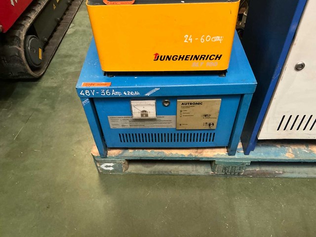 Lot van 11 heftruck opladers heftruck toebehoren - afbeelding 18 van  23