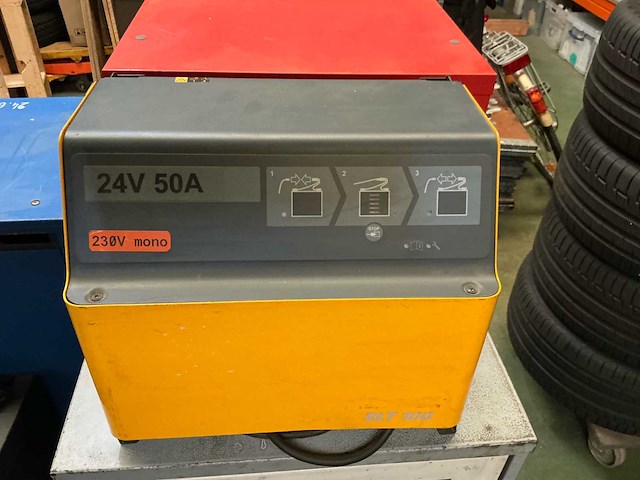 Lot van 11 heftruck opladers heftruck toebehoren - afbeelding 10 van  23