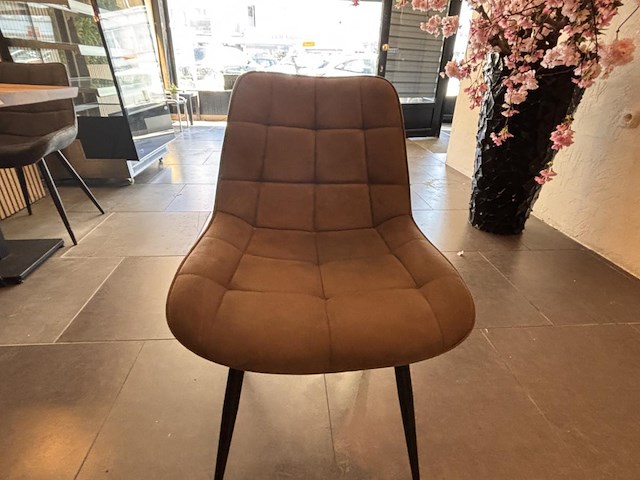 Lot van 12 bistrotafels en 18 designstoelen - afbeelding 3 van  13