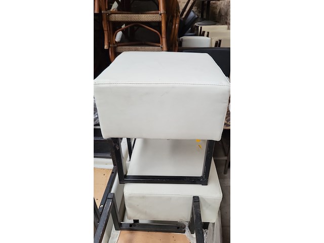 Lot van 12x poef leder wit - afbeelding 1 van  2