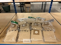 Lot van ±13 stofzuigzakken