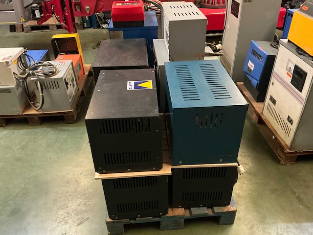 Lot van 15 heftruck opladers heftruck toebehoren - afbeelding 7 van  25