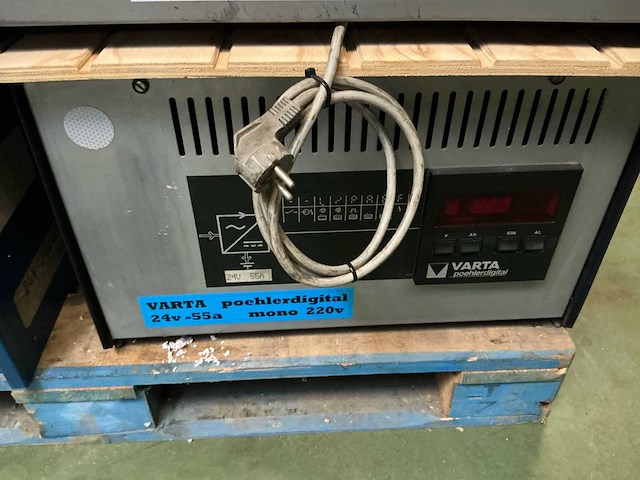 Lot van 15 heftruck opladers heftruck toebehoren - afbeelding 15 van  25