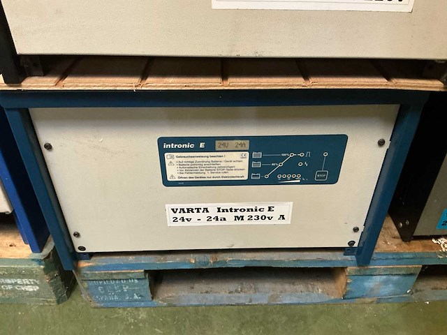 Lot van 15 heftruck opladers heftruck toebehoren - afbeelding 14 van  17