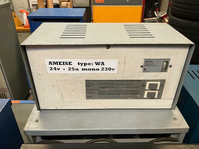 Lot van 15 heftruck opladers heftruck toebehoren - afbeelding 16 van  17