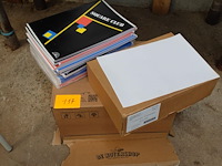 Lot van 16 schriften (geruit) a4 + doos grote zelfklevende etiketten - afbeelding 1 van  3