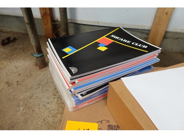 Lot van 16 schriften (geruit) a4 + doos grote zelfklevende etiketten - afbeelding 2 van  3