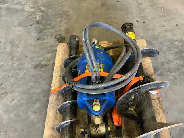 Lot van 2 grondboren en 1 boormotor augertorque - afbeelding 3 van  8