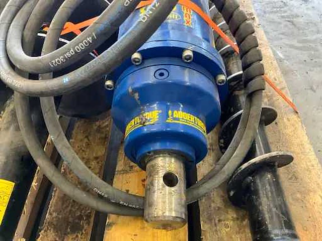 Lot van 2 grondboren en 1 boormotor augertorque - afbeelding 4 van  8