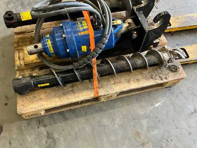 Lot van 2 grondboren en 1 boormotor augertorque - afbeelding 5 van  8