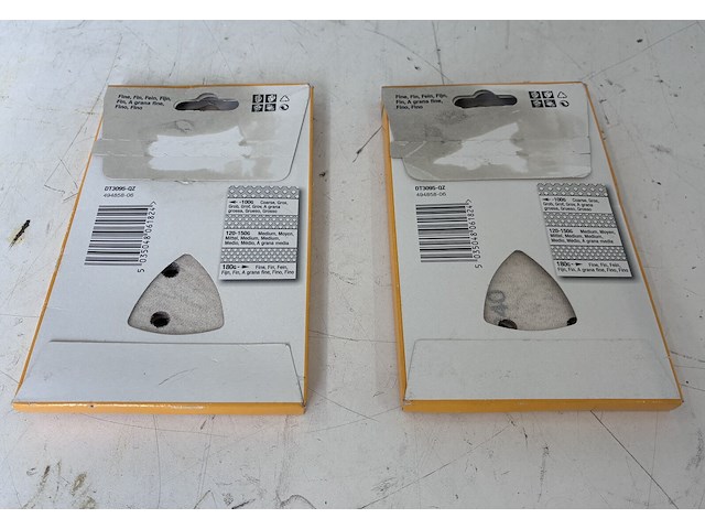 Lot van 2 x dewalt dt3095 schuurpapier 93x93mm - 6 gaten (10 stuks) - afbeelding 2 van  2