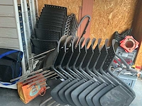 Lot van 20 vergaderstoelen met armleuningen en geïntegreerd schrijfblad - afbeelding 1 van  3