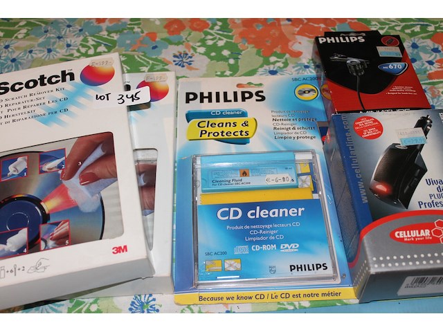 Lot van 3 cd cleaners + 2 handsfree kits - afbeelding 1 van  2