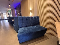 Lot van 3 dubbele bistrotafels en 6 designbanken - afbeelding 7 van  7