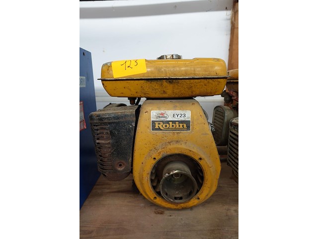 Lot van 4 motoren robin (verschillende types) na te zien ! - afbeelding 2 van  5