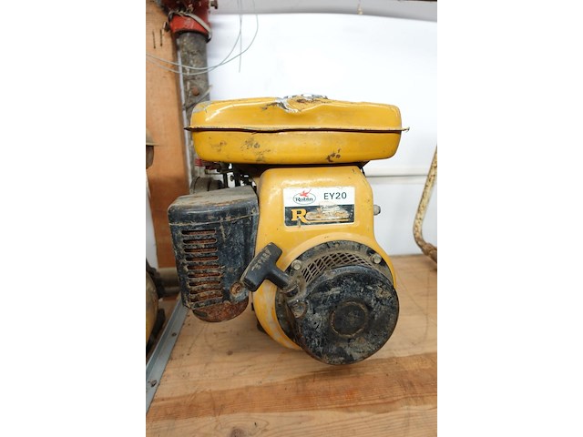 Lot van 4 motoren robin (verschillende types) na te zien ! - afbeelding 4 van  5