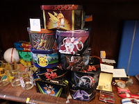 Lot van 4 pokemon balls +9 verzamelboxen pokemon