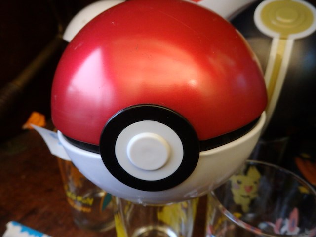 Lot van 4 pokemon balls +9 verzamelboxen pokemon - afbeelding 4 van  4
