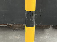 Lot van 4 x stalen aanrijdbeveiliging / rampaal geel-zwart (dia. 114 mm - in te betonneren) - afbeelding 1 van  1