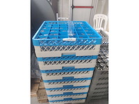 Lot van + 500 jeneverglaasjes incl korven (500x) - afbeelding 2 van  2