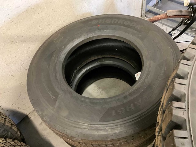 Lot van 6 vrachtwagenbanden (6x) - afbeelding 4 van  7