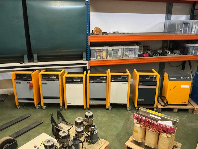 Lot van 7 jungheinrich opladers heftruck toebehoren - afbeelding 1 van  15