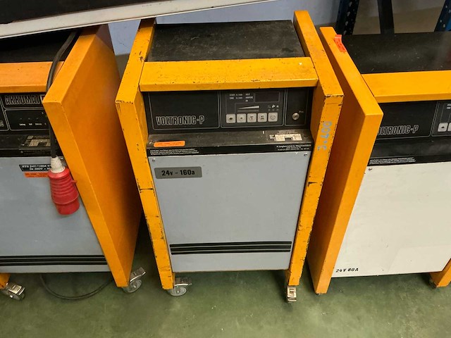 Lot van 7 jungheinrich opladers heftruck toebehoren - afbeelding 11 van  15