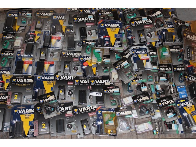 Lot van ±85 batterijen assortiment - afbeelding 1 van  2