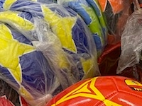 Lot van 96 voetballen size5 mix metallic pvc - afbeelding 2 van  3