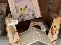 Lot van div spullen voor tuinvogels - afbeelding 1 van  4
