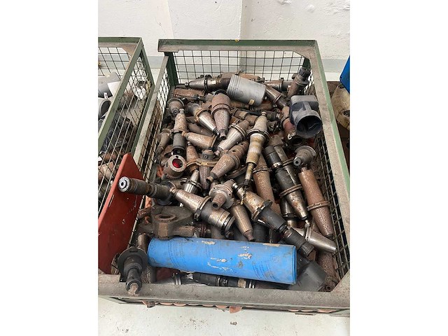 Lot van diverse frezen overige freesmachines - afbeelding 2 van  3