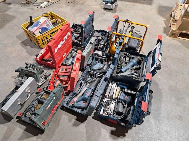 Lot van diverse handgereedschappen - afbeelding 12 van  64