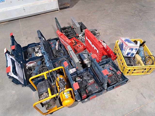 Lot van diverse handgereedschappen - afbeelding 23 van  64