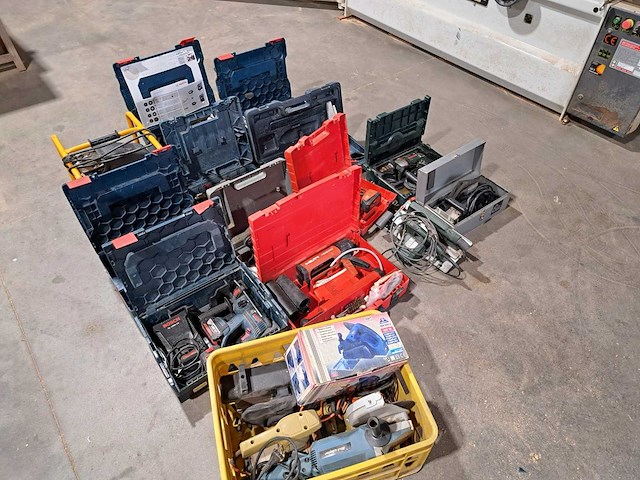 Lot van diverse handgereedschappen - afbeelding 34 van  64
