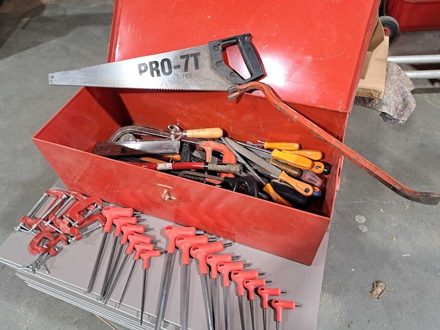 Lot van diverse handgereedschappen - afbeelding 1 van  9