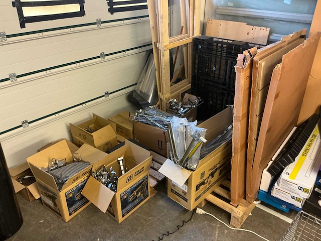 Lot van diverse winkelstelling artikelen. - afbeelding 1 van  26