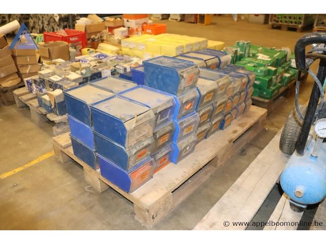 Lot van gevulde opbergdozen - berner - diverse bevestigingsmaterialen - afbeelding 3 van  3