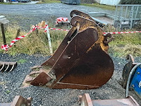 Lot van graafbak met tanden. - afbeelding 2 van  9