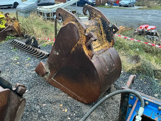 Lot van graafbak met tanden. - afbeelding 3 van  9