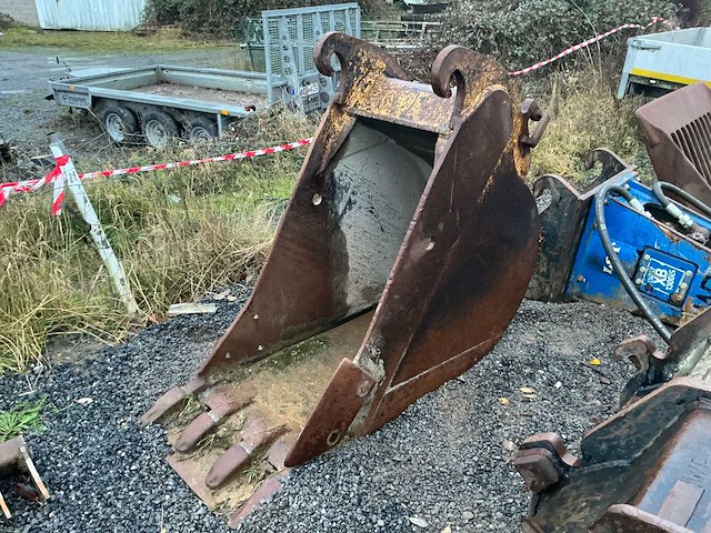 Lot van graafbak met tanden. - afbeelding 8 van  9