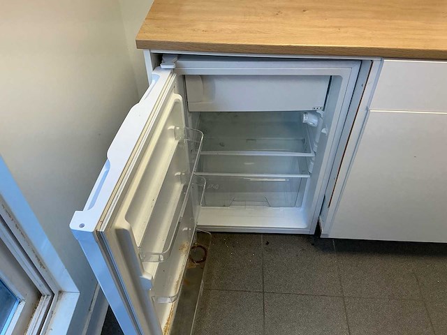 Lot van meubels overige winkel inventaris - afbeelding 4 van  16