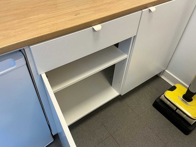 Lot van meubels overige winkel inventaris - afbeelding 5 van  16