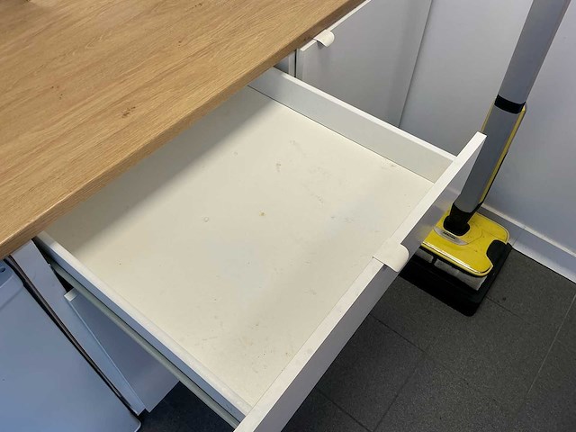 Lot van meubels overige winkel inventaris - afbeelding 6 van  16