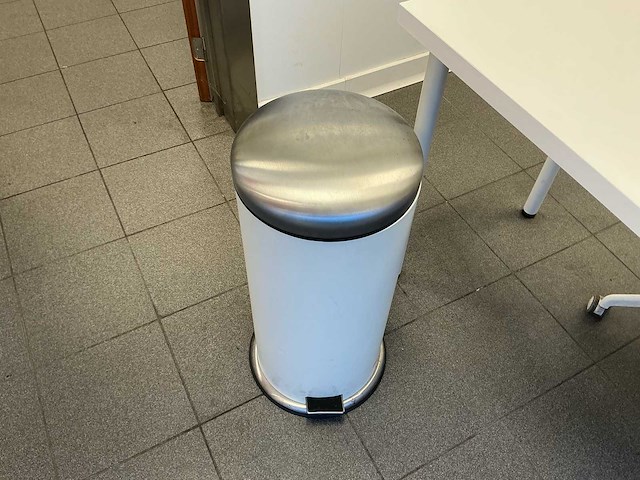 Lot van meubels overige winkel inventaris - afbeelding 12 van  16